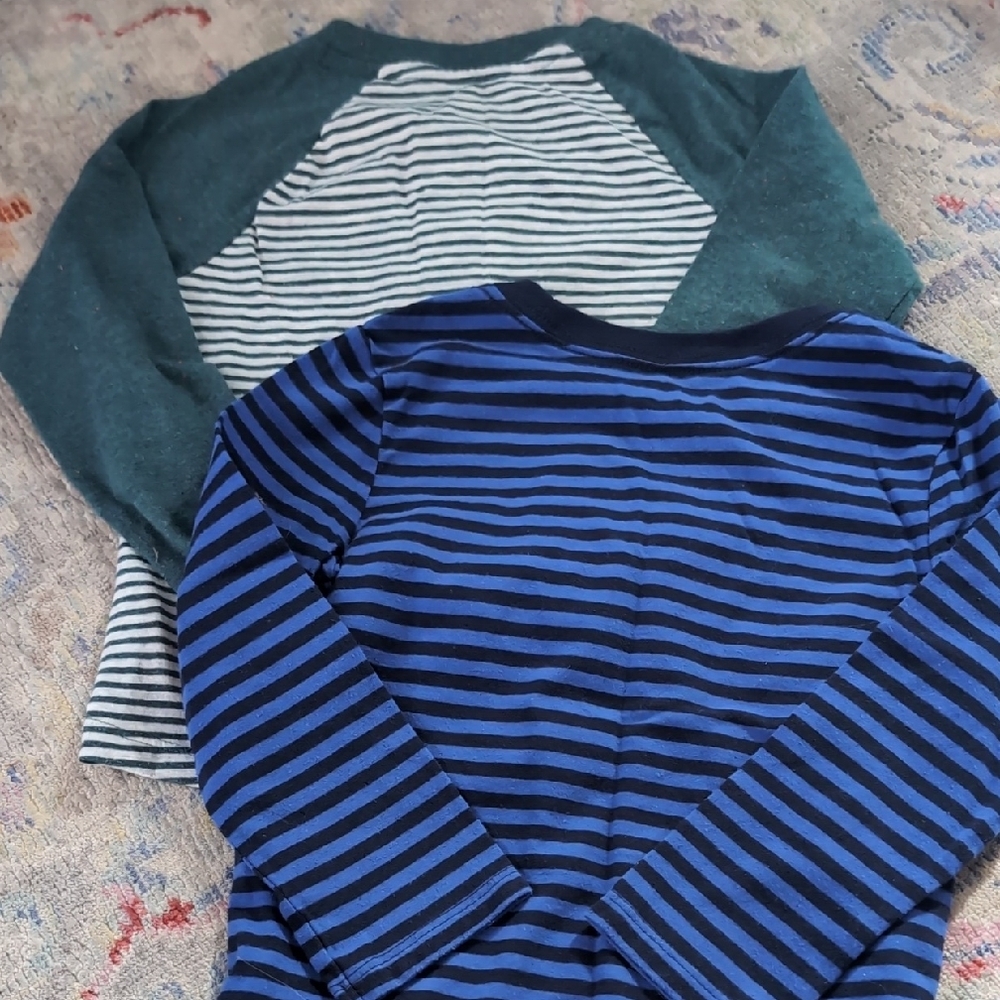 EUC Bundle Of 2 Long Sleeve Shirts - Cat And Jack 4t - Picture 8 of 8